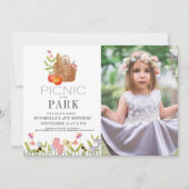 パークバスケットでのピクニックフローラ誕生日写真 招待状 (正面)