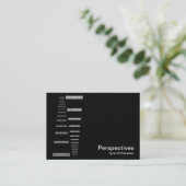 パースペクティブ – 黒の上に白 名刺 (スタンド正面)