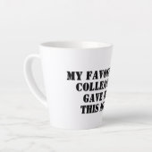 パーソナライズされたおもしろい同僚ギフト秘密サンタ カフェラテマグ (左アングル)