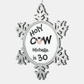 パーソナライズされたおもしろい聖牛30ユーモアのある誕生日 スノーフレークピューターオーナメント (右)