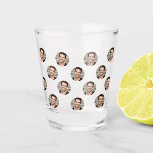 パーソナライズされたおもしろい顔カスタム写真 ショットグラス (正面)