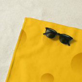 パーソナライズされたおもしろい黄色のスイスチーズプリント ビーチタオル (インサイチュ)