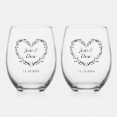 パーソナライズされたお結婚連さんの名前と日付ハート ステムなしワイングラス (正面)