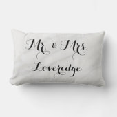 パーソナライズされたさんミセス・ホワイト・グレー・マーブル ランバークッション (正面)