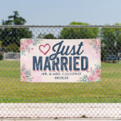 パーソナライズされたたった今結婚しましたカーバナー 横断幕 (インサイチュ)