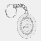パーソナライズされたたった今結婚しましたフローラ|キーチェーン キーホルダー (正面左)