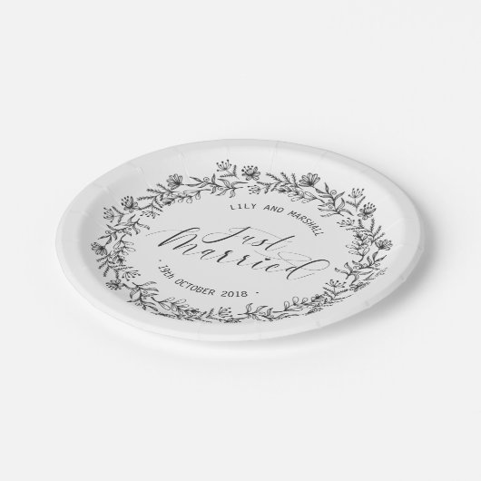 パーソナライズされたたった今結婚しましたフローラ|紙プレート ペーパープレート (アングル)