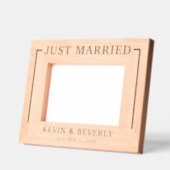 パーソナライズされたたった今結婚しました レーザー彫刻フレーム (左)