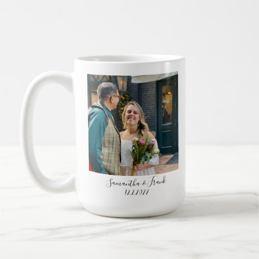 パーソナライズされたの結婚婚約 コーヒーマグカップ (左)
