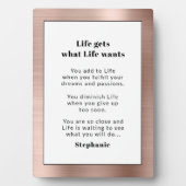 パーソナライズされたやる気を起こさせるバラ金ゴールドブラッシュド金属 フォトプラーク (正面)