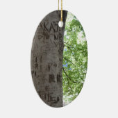 パーソナライズされたイニシャルは木公園に彫られた セラミックオーナメント (右)