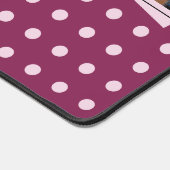 パーソナライズされたイニシャル3枚フォト水玉模様マルーン デスクマット (コーナー)