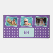 パーソナライズされたイニシャル3枚フォト水玉模様紫 デスクマット (正面)