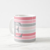 パーソナライズされたイニシャル 'ピンクの色合い' ストライプ コーヒーマグカップ (正面左)