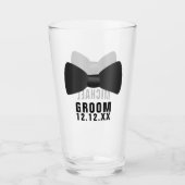 パーソナライズされたウェディング グルーム ボウ タイ ガラス タンブラー (正面)