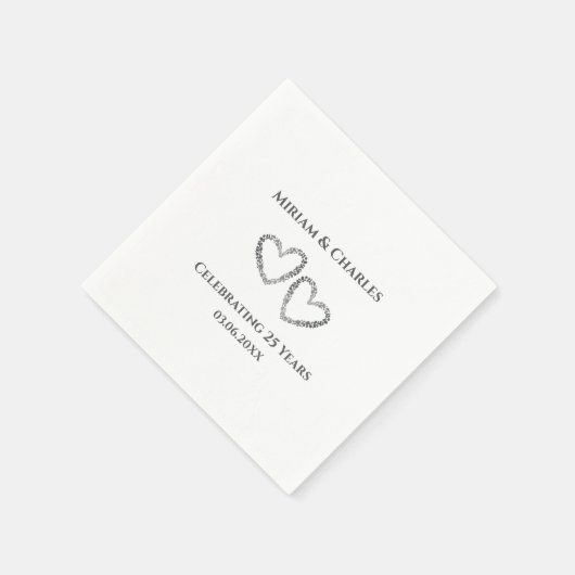 パーソナライズされたエレガントモダンハート25周年記念 スタンダードカクテルナプキン (角)