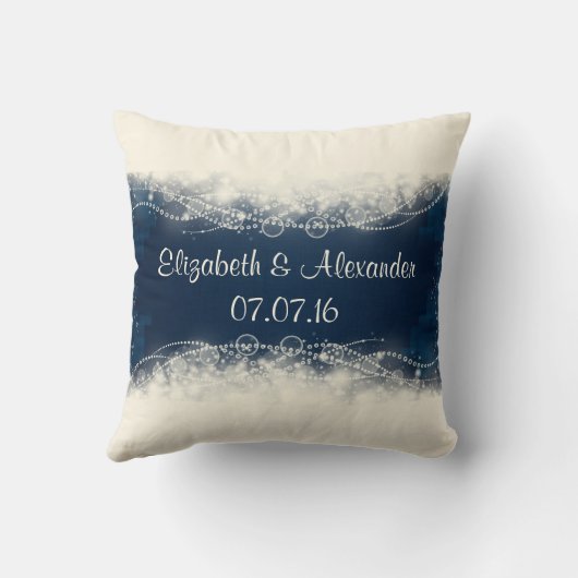 パーソナライズされたエレガントレース結婚と真珠 クッション (裏面)