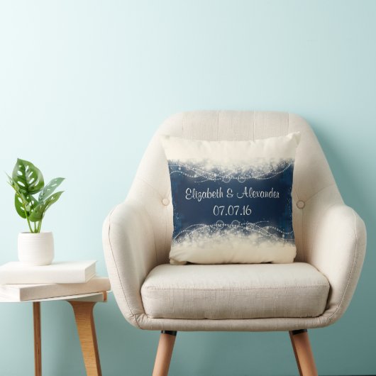 パーソナライズされたエレガントレース結婚と真珠 クッション (椅子)