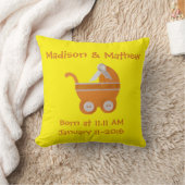パーソナライズされたオレンジ色のキャリッジの赤ちゃんシャワー クッション (ブランケット)