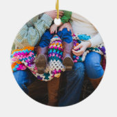 パーソナライズされたカスタム家族の写真ホリデークリスマス セラミックオーナメント (裏面)