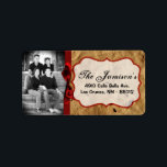 パーソナライズされたカスタムPhoto Christmas Mailing Label ラベル<br><div class="desc">この。75"x2.25インチのサイズのシックとパーソナライズされたトレンディーのスティックモダンオン差出人住所ラベルはトレンディーとシックの両方である。これらは、エッジのフルブリードフルカラー印刷テクノロジへのプリントを使用してAvery®ラベルに印刷される。8.5インチx 11インチの用紙に印刷され食べ物を与え、再書き込み可能で再印刷可能。Avery® Microsoft® Wordテンプレートとの互換性お客様の最も多くのフォーマル招待状とイベントの発表に最適。私たちはzazzle店でこのデザインに専念する全体の行を持っている*デザインコレクションのメニュータブの下に招待状(5x7)、戻りラベル、郵送ラベル、封筒用シール、郵便切手、カップケーキピック、ウォーターボトルラッパー、ハーシーの1.55 oz.大きなバーラッパー、ハーシーのミニチュアバッグラッパー、電子レンジのポップコーンアドバイスラッパー、書き込み可能座席表、グッズバッグトッパー、FLATサンキューカード(4x5)、HAPPEDサンキューカード(4x5)、メッセージカード、メニューカード、ミントマッチブック、棒つきキャンデーカバー、ブックマーク、ビンゴカードマーカー、ビンゴカード呼び出しシート、書き込み可能カード(4x5)、など。</div>