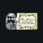 パーソナライズされたカスタムPhoto Christmas Mailing Label ラベル<br><div class="desc">この。75"x2.25インチのサイズのシックとパーソナライズされたトレンディーのスティックモダンオン差出人住所ラベルはトレンディーとシックの両方である。これらは、エッジのフルブリードフルカラー印刷テクノロジへのプリントを使用してAvery®ラベルに印刷される。8.5インチx 11インチの用紙に印刷され食べ物を与え、再書き込み可能で再印刷可能。Avery® Microsoft® Wordテンプレートとの互換性お客様の最も多くのフォーマル招待状とイベントの発表に最適。私たちはzazzle店でこのデザインに専念する全体の行を持っている*デザインコレクションのメニュータブの下に招待状(5x7)、戻りラベル、郵送ラベル、封筒用シール、郵便切手、カップケーキピック、ウォーターボトルラッパー、ハーシーの1.55 oz.大きなバーラッパー、ハーシーのミニチュアバッグラッパー、電子レンジのポップコーンアドバイスラッパー、書き込み可能座席表、グッズバッグトッパー、FLATサンキューカード(4x5)、HAPPEDサンキューカード(4x5)、メッセージカード、メニューカード、ミントマッチブック、棒つきキャンデーカバー、ブックマーク、ビンゴカードマーカー、ビンゴカード呼び出しシート、書き込み可能カード(4x5)、など。</div>