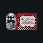 パーソナライズされたカスタムPhoto Christmas Mailing Label ラベル<br><div class="desc">この。75"x2.25インチのサイズのシックとパーソナライズされたトレンディーのスティックモダンオン差出人住所ラベルはトレンディーとシックの両方である。これらは、エッジのフルブリードフルカラー印刷テクノロジへのプリントを使用してAvery®ラベルに印刷される。8.5インチx 11インチの用紙に印刷され食べ物を与え、再書き込み可能で再印刷可能。Avery® Microsoft® Wordテンプレートとの互換性お客様の最も多くのフォーマル招待状とイベントの発表に最適。私たちはzazzle店でこのデザインに専念する全体の行を持っている*デザインコレクションのメニュータブの下に招待状(5x7)、戻りラベル、郵送ラベル、封筒用シール、郵便切手、カップケーキピック、ウォーターボトルラッパー、ハーシーの1.55 oz.大きなバーラッパー、ハーシーのミニチュアバッグラッパー、電子レンジのポップコーンアドバイスラッパー、書き込み可能座席表、グッズバッグトッパー、FLATサンキューカード(4x5)、HAPPEDサンキューカード(4x5)、メッセージカード、メニューカード、ミントマッチブック、棒つきキャンデーカバー、ブックマーク、ビンゴカードマーカー、ビンゴカード呼び出しシート、書き込み可能カード(4x5)、など。</div>