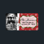 パーソナライズされたカスタムPhoto Christmas Mailing Label ラベル<br><div class="desc">この。75"x2.25インチのサイズのシックとパーソナライズされたトレンディーのスティックモダンオン差出人住所ラベルはトレンディーとシックの両方である。これらは、エッジのフルブリードフルカラー印刷テクノロジへのプリントを使用してAvery®ラベルに印刷される。8.5インチx 11インチの用紙に印刷され食べ物を与え、再書き込み可能で再印刷可能。Avery® Microsoft® Wordテンプレートとの互換性お客様の最も多くのフォーマル招待状とイベントの発表に最適。私たちはzazzle店でこのデザインに専念する全体の行を持っている*デザインコレクションのメニュータブの下に招待状(5x7)、戻りラベル、郵送ラベル、封筒用シール、郵便切手、カップケーキピック、ウォーターボトルラッパー、ハーシーの1.55 oz.大きなバーラッパー、ハーシーのミニチュアバッグラッパー、電子レンジのポップコーンアドバイスラッパー、書き込み可能座席表、グッズバッグトッパー、FLATサンキューカード(4x5)、HAPPEDサンキューカード(4x5)、メッセージカード、メニューカード、ミントマッチブック、棒つきキャンデーカバー、ブックマーク、ビンゴカードマーカー、ビンゴカード呼び出しシート、書き込み可能カード(4x5)、など。</div>