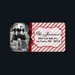 パーソナライズされたカスタムPhoto Christmas Mailing Label ラベル<br><div class="desc">この。75"x2.25インチのサイズのシックとパーソナライズされたトレンディーのスティックモダンオン差出人住所ラベルはトレンディーとシックの両方である。これらは、エッジのフルブリードフルカラー印刷テクノロジへのプリントを使用してAvery®ラベルに印刷される。8.5インチx 11インチの用紙に印刷され食べ物を与え、再書き込み可能で再印刷可能。Avery® Microsoft® Wordテンプレートとの互換性お客様の最も多くのフォーマル招待状とイベントの発表に最適。私たちはzazzle店でこのデザインに専念する全体の行を持っている*デザインコレクションのメニュータブの下に招待状(5x7)、戻りラベル、郵送ラベル、封筒用シール、郵便切手、カップケーキピック、ウォーターボトルラッパー、ハーシーの1.55 oz.大きなバーラッパー、ハーシーのミニチュアバッグラッパー、電子レンジのポップコーンアドバイスラッパー、書き込み可能座席表、グッズバッグトッパー、FLATサンキューカード(4x5)、HAPPEDサンキューカード(4x5)、メッセージカード、メニューカード、ミントマッチブック、棒つきキャンデーカバー、ブックマーク、ビンゴカードマーカー、ビンゴカード呼び出しシート、書き込み可能カード(4x5)、など。</div>