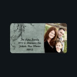 パーソナライズされたカスタムPhoto Christmas Mailing Label ラベル<br><div class="desc">この1.25インチx 2.75インチのクリスマスサイズのシックパーソナライズされたとトレンディースティックを郵送住所 シールにエレガントは時間がない。これらは、エッジのフルブリードフルカラー印刷テクノロジへのプリントを使用してAvery®ラベルに印刷される。8.5インチx 11インチの用紙に印刷され食べ物を与え、再書き込み可能で再印刷可能。Avery® Microsoft® Wordテンプレートとの互換性お客様の最も多くのフォーマル招待状とイベントの発表に最適。このデザインに専念する全てのラインを当社のザズル店で招待状(5x7)、返品ラベル、郵送ラベル、封筒用シール、郵便切手、カップケーキを選ぶ、ウォーターボトルラッパー、ハーシーの1.55ozを含む*ショップテーマメニュータブの下に持っている。大きなバーラッパー、ハーシーのミニチュアバッグラッパー、電子レンジのポップコーンアドバイスラッパー、書き込み可能座席表、グッズバッグトッパー、FLATサンキューカード(4x5)、HAPPEDサンキューカード(4x5)、メッセージカード、メニューカード、ミントマッチブック、棒つきキャンデーカバー、ブックマーク、ビンゴカードマーカー、ビンゴカード呼び出しシート、書き込み可能カード(4x5)、など。</div>