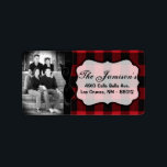 パーソナライズされたカスタムPhoto Christmas Mailing Label ラベル<br><div class="desc">この。75"x2.25インチのサイズのシックとパーソナライズされたトレンディーのスティックモダンオン差出人住所ラベルはトレンディーとシックの両方である。これらは、エッジのフルブリードフルカラー印刷テクノロジへのプリントを使用してAvery®ラベルに印刷される。8.5インチx 11インチの用紙に印刷され食べ物を与え、再書き込み可能で再印刷可能。Avery® Microsoft® Wordテンプレートとの互換性お客様の最も多くのフォーマル招待状とイベントの発表に最適。私たちはzazzle店でこのデザインに専念する全体の行を持っている*デザインコレクションのメニュータブの下に招待状(5x7)、戻りラベル、郵送ラベル、封筒用シール、郵便切手、カップケーキピック、ウォーターボトルラッパー、ハーシーの1.55 oz.大きなバーラッパー、ハーシーのミニチュアバッグラッパー、電子レンジのポップコーンアドバイスラッパー、書き込み可能座席表、グッズバッグトッパー、FLATサンキューカード(4x5)、HAPPEDサンキューカード(4x5)、メッセージカード、メニューカード、ミントマッチブック、棒つきキャンデーカバー、ブックマーク、ビンゴカードマーカー、ビンゴカード呼び出しシート、書き込み可能カード(4x5)、など。</div>