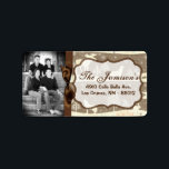 パーソナライズされたカスタムPhoto Christmas Mailing Label ラベル<br><div class="desc">この。75"x2.25インチのサイズのシックとパーソナライズされたトレンディーのスティックモダンオン差出人住所ラベルはトレンディーとシックの両方である。これらは、エッジのフルブリードフルカラー印刷テクノロジへのプリントを使用してAvery®ラベルに印刷される。8.5インチx 11インチの用紙に印刷され食べ物を与え、再書き込み可能で再印刷可能。Avery® Microsoft® Wordテンプレートとの互換性お客様の最も多くのフォーマル招待状とイベントの発表に最適。私たちはzazzle店でこのデザインに専念する全体の行を持っている*デザインコレクションのメニュータブの下に招待状(5x7)、戻りラベル、郵送ラベル、封筒用シール、郵便切手、カップケーキピック、ウォーターボトルラッパー、ハーシーの1.55 oz.大きなバーラッパー、ハーシーのミニチュアバッグラッパー、電子レンジのポップコーンアドバイスラッパー、書き込み可能座席表、グッズバッグトッパー、FLATサンキューカード(4x5)、HAPPEDサンキューカード(4x5)、メッセージカード、メニューカード、ミントマッチブック、棒つきキャンデーカバー、ブックマーク、ビンゴカードマーカー、ビンゴカード呼び出しシート、書き込み可能カード(4x5)、など。</div>