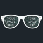 パーソナライズされたカスタムYour Own写真レトロサングラッセ レトロサングラス<br><div class="desc">写真を追加でお気に入りのきる。これは完璧なギフトアイディアだ。名前と他の文字でパーソナライズ</div>