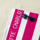 パーソナライズされたクラシックストライプのビーチタオル |ピンク ビーチタオル (インサイチュ)