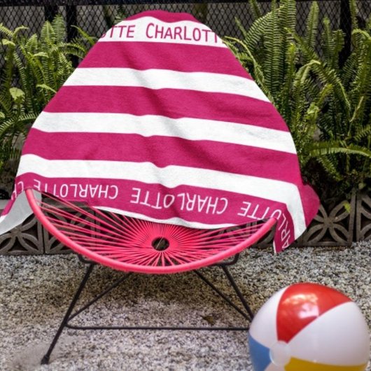 パーソナライズされたクラシックストライプのビーチタオル |ピンク ビーチタオル