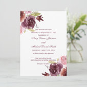 パーソナライズされたクランベリーとセージ結婚グリーン 招待状 (スタンド正面)