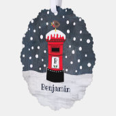 パーソナライズされたクリスマスのポストボックス雪のシーン オーナメントカード (左)