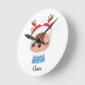 パーソナライズされたクリスマススリーピングトナカイ顔 ラウンド壁時計 (傾斜)