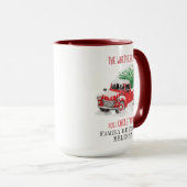 パーソナライズされたクリスマスファミリー懇親会レッドトラック マグカップ (正面右)