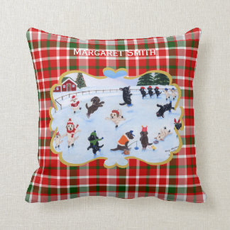 パーソナライズされたクリスマスラブラドール氷スケートで滑る クッション