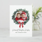 パーソナライズされたクリスマスリース写真&ネームホリデー 招待状 (スタンド正面)