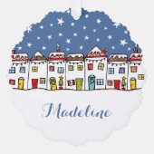 パーソナライズされたクリスマス通り雪景色 オーナメントカード (正面)