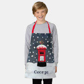 パーソナライズされたクリスマス・ポスト・ボックス&ロビン エプロン (着用した状態)