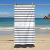 パーソナライズされたグモダンレストライプのン ビーチタオル