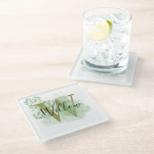 パーソナライズされたグリーンウォーターの色とフローライニシャル ガラスコースター (アングル)