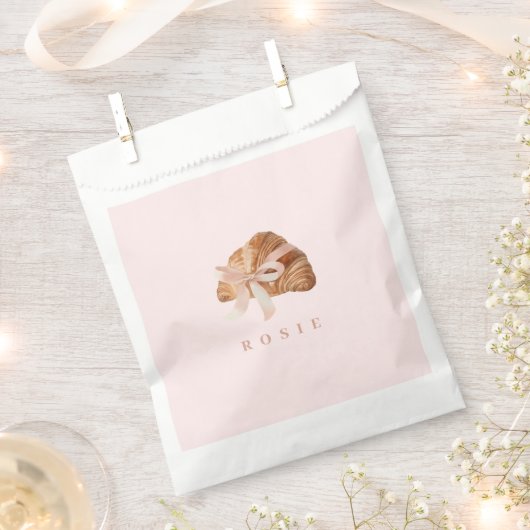 パーソナライズされたコケッティー・クロワッサン ピンクリボン フェイバーバッグ (クリップ留めされた状態)