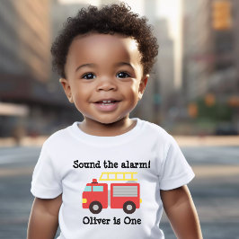 パーソナライズされたサウンドアラーム消防車 1歳の誕生日 トドラーTシャツ