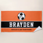 パーソナライズされたサッカー選手の名前（オレンジ） ビーチタオル (正面)