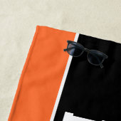 パーソナライズされたサッカー選手の名前（オレンジ） ビーチタオル (インサイチュ)