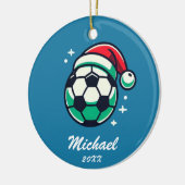 パーソナライズされたサンタハット付きクリスマスサッカーボール セラミックオーナメント (左)